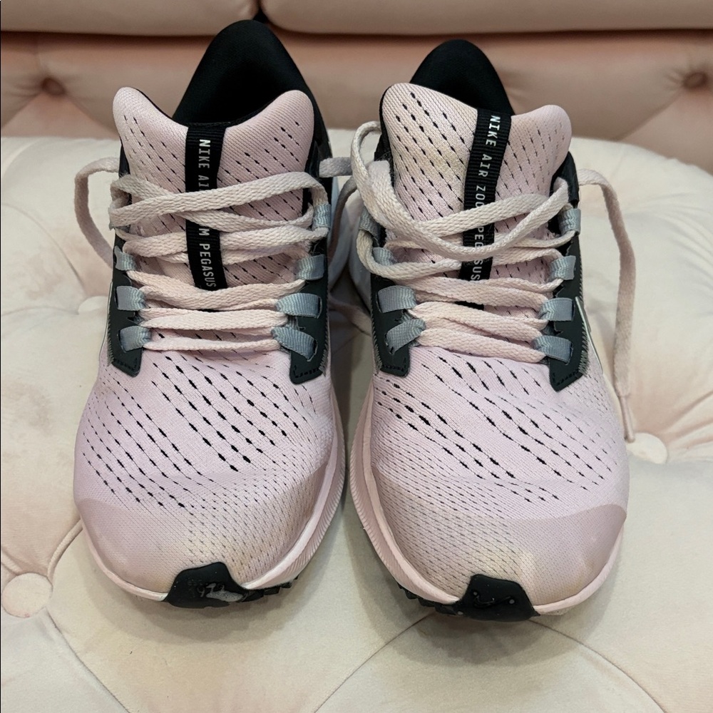 Nike Women's Light Pink Athletic Shoes